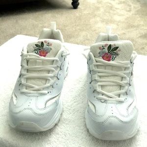 CUTE EMBROIDERED SKETCHERS